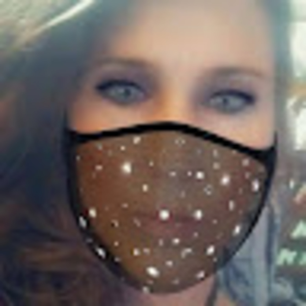 Meet your Posher, Lorie